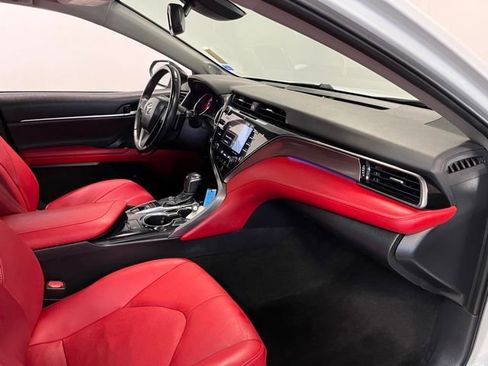 Used 2019 Toyota Camry XSE image 11