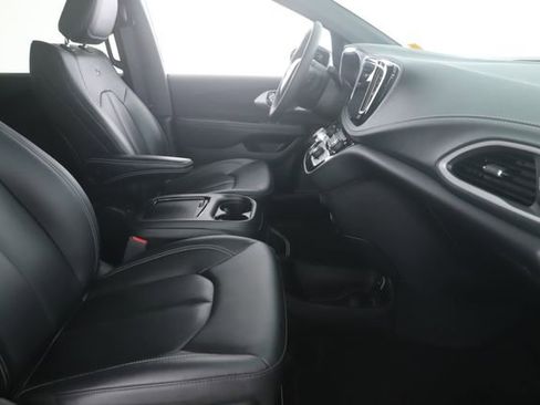 Used 2024 Chrysler Pacifica Touring-L w/ S Appearance Package FWD image 33
