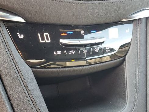 Certified 2025 Cadillac XT5 Luxury w/ LPO, Floor Liner Package AWD/4WD image 32