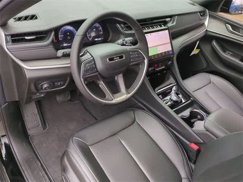 New 2025 Jeep Grand Cherokee L Limited image 10