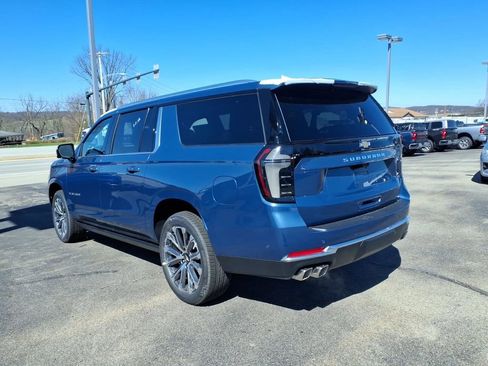 New 2026 Chevrolet Suburban High Country image 3