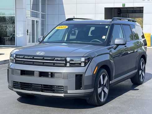 Used 2025 Hyundai Santa Fe Limited image 3