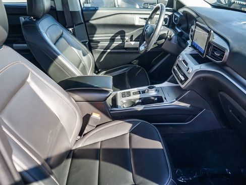 Used 2022 Ford Explorer XLT w/ Equipment Group 202A image 14