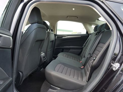 Used 2020 Ford Fusion SE FWD image 19