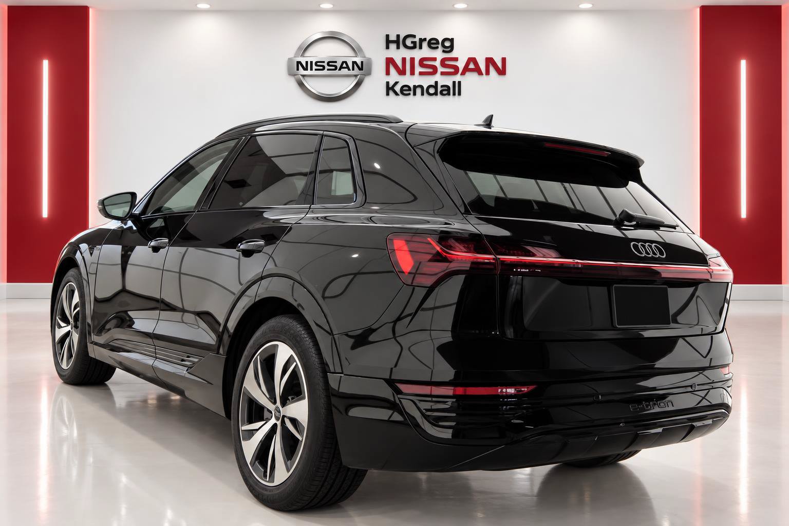 Used 2024 Audi Q8 e-tron Premium AWD/4WD image 2