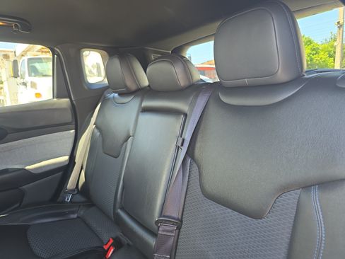 Used 2024 Jeep Compass Latitude AWD/4WD image 17