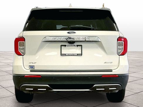 Used 2022 Ford Explorer XLT w/ Equipment Group 202A image 4