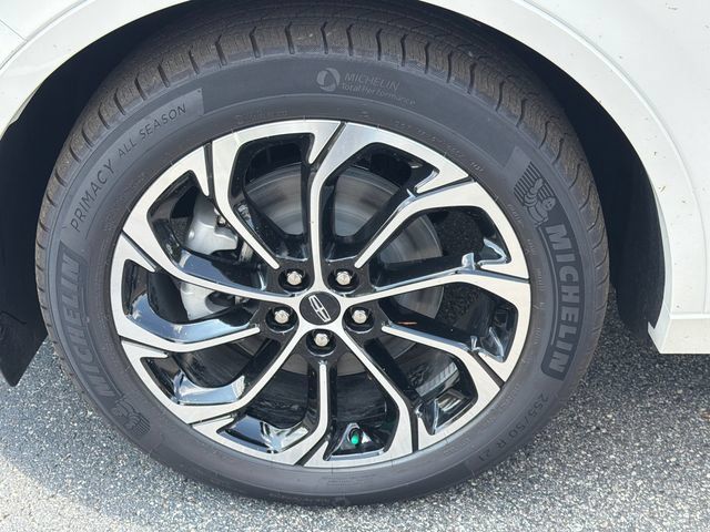 New 2026 Lincoln Nautilus Reserve AWD/4WD image 12