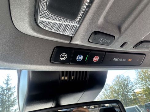 Used 2025 GMC Sierra 1500 SLT AWD/4WD image 40