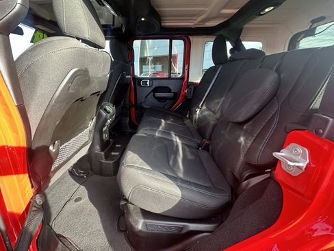 Used 2024 Jeep Wrangler Unlimited Rubicon 4xe image 16