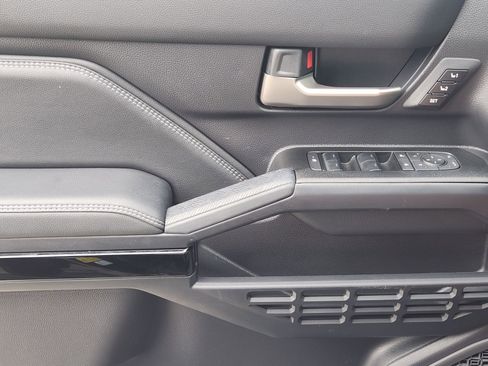 Used 2025 Toyota 4Runner Limited image 24