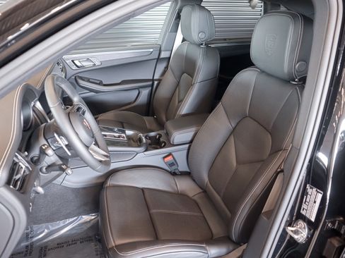 Used 2025 Porsche Macan GTS image 5