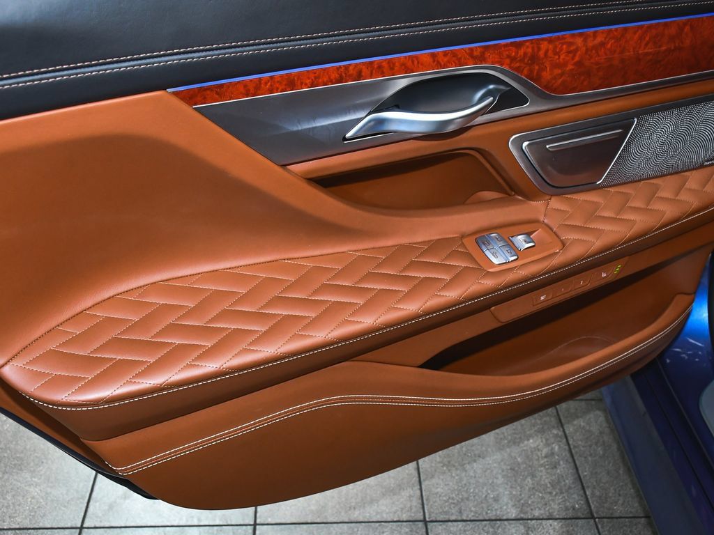 Used 2022 BMW ALPINA B7 xDrive w/ Luxury Rear Seating Package AWD/4WD image 17