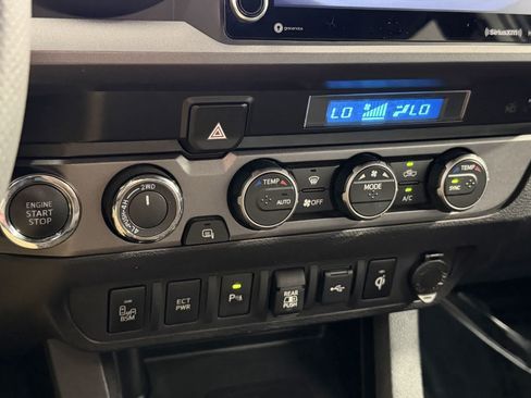 Used 2021 Toyota Tacoma TRD Sport w/ Technology Package AWD/4WD image 20