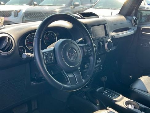 Used 2018 Jeep Wrangler Sahara w/ Connectivity Group AWD/4WD image 13