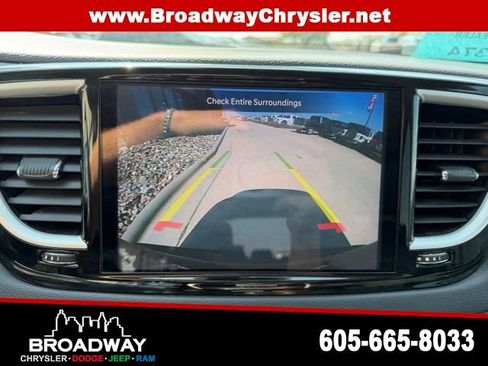 Used 2022 Chrysler Pacifica Touring-L FWD image 23