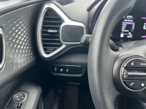 Used 2025 Kia Soul LX w/ LX Technology Package image 32