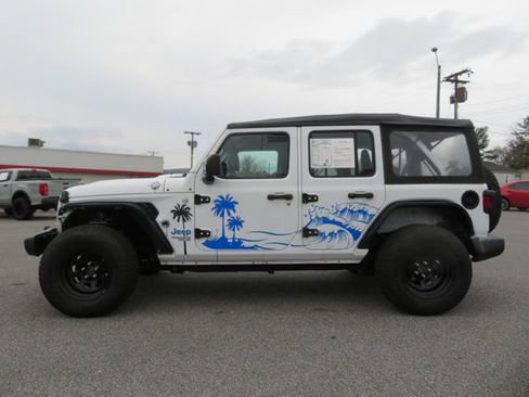 Used 2019 Jeep Wrangler Unlimited Sport image 8