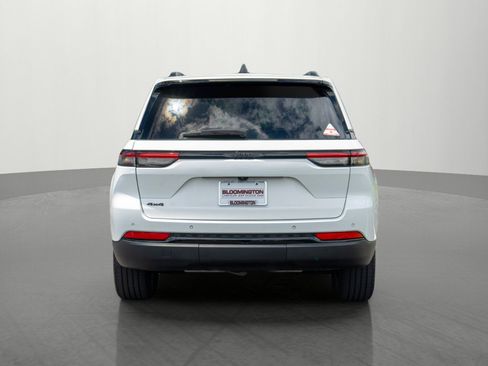 Used 2023 Jeep Grand Cherokee Altitude AWD/4WD image 6