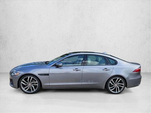 Used 2021 Jaguar XF SE RWD image 8
