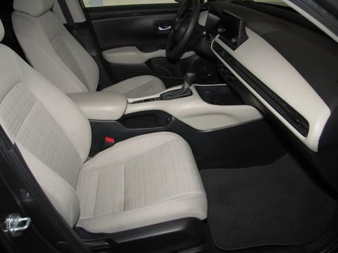 Certified 2025 Honda HR-V LX image 17