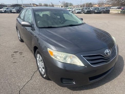 Used 2010 Toyota Camry LE image 7