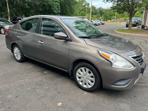 Used 2015 Nissan Versa SV FWD image 4