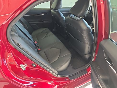 Used 2021 Toyota Camry XLE image 11