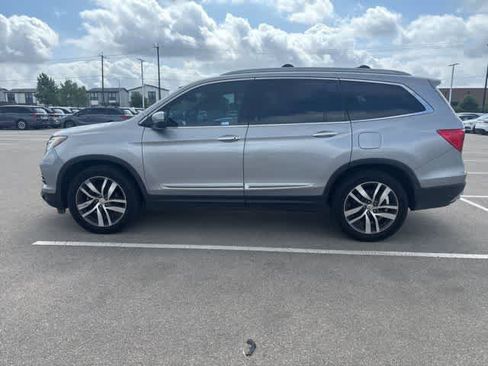 Used 2017 Honda Pilot Touring image 2