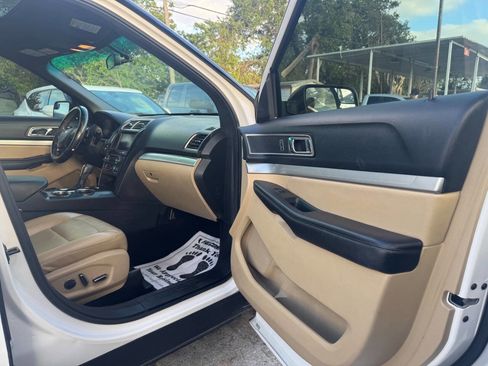 Used 2016 Ford Explorer XLT w/ Equipment Group 202A image 22