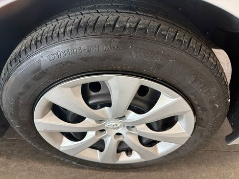 Certified 2025 Toyota Corolla LE image 27