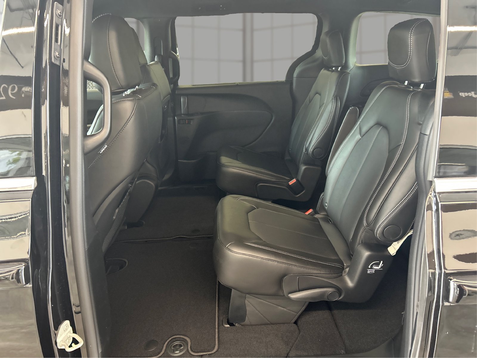 New 2027 Chrysler Pacifica Select w/ Family Tech Group FWD image 10