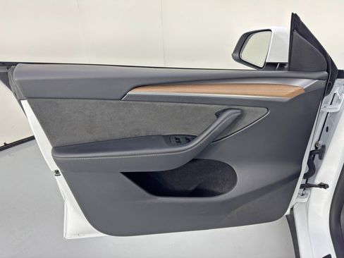 Used 2024 Tesla Model Y Long Range image 43