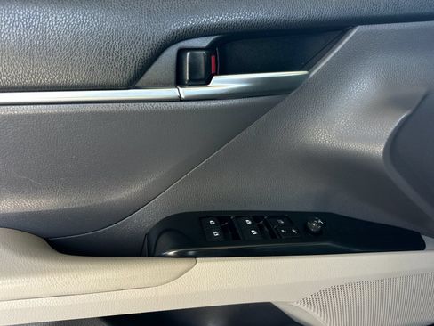Used 2019 Toyota Camry SE FWD image 10