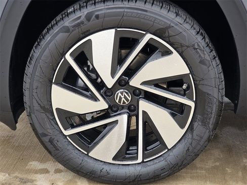 New 2026 Volkswagen Atlas SE image 8