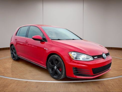Used 2017 Volkswagen Golf 4-Door FWD image 1