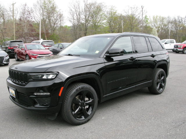 Used 2023 Jeep Grand Cherokee Limited w/ Black Appearance Package AWD/4WD image 10