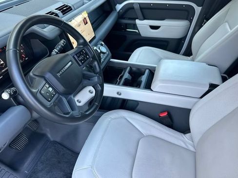 Used 2025 Land Rover Defender 130 X-Dynamic SE AWD/4WD image 9