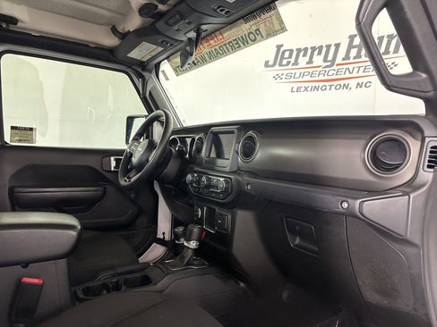 Used 2022 Jeep Gladiator Sport image 27