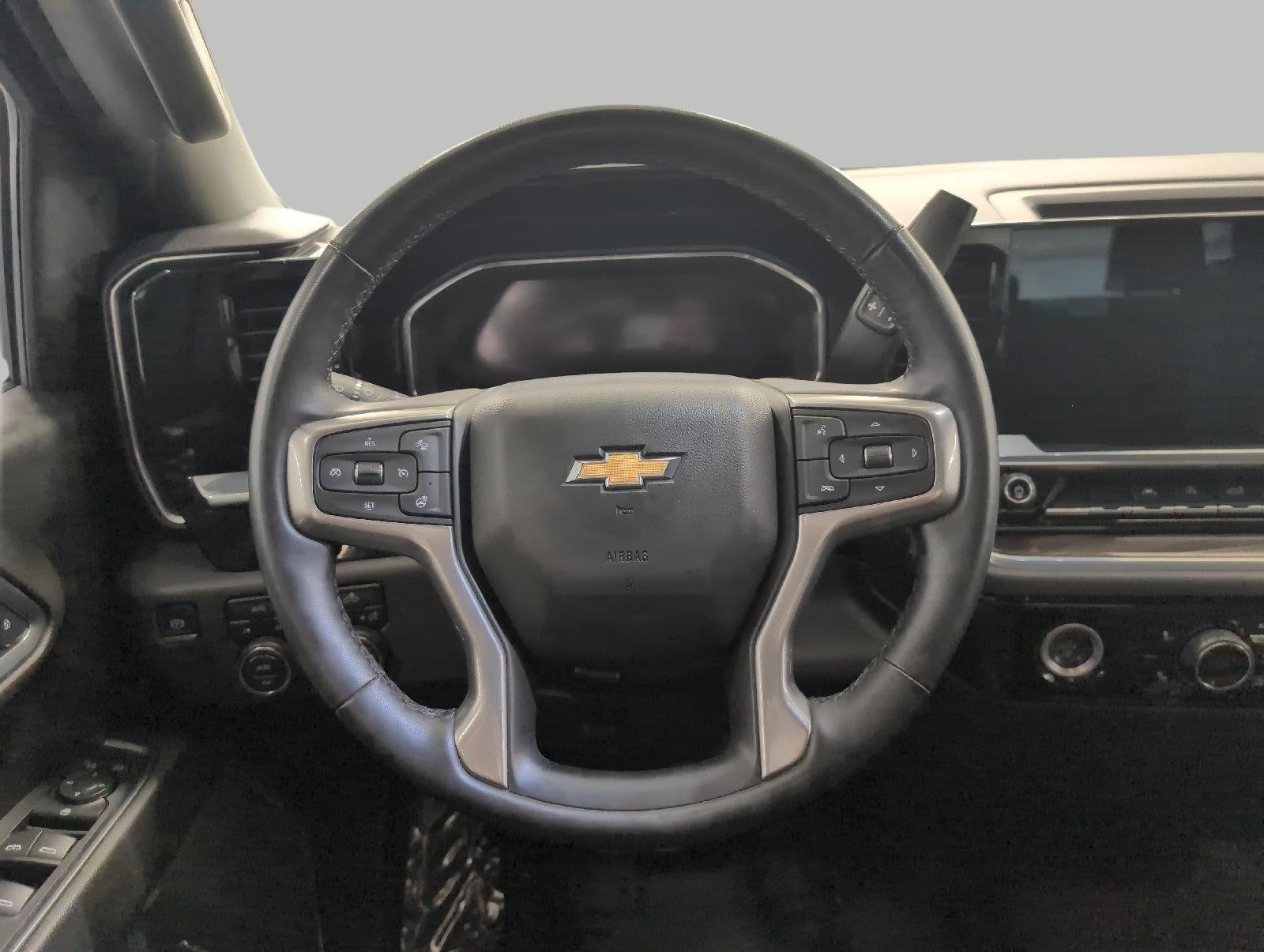 Used 2024 Chevrolet Silverado 1500 LT AWD/4WD image 5