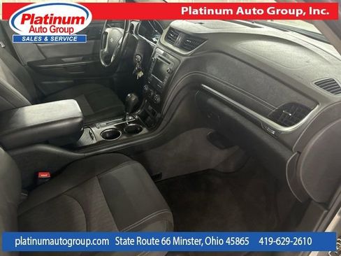 Used 2017 Chevrolet Traverse LT image 34