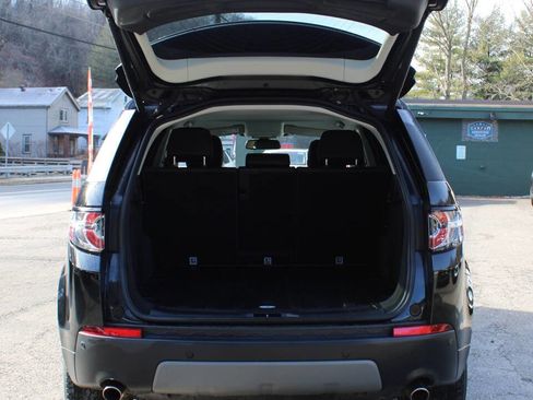 Used 2017 Land Rover Discovery Sport SE image 28