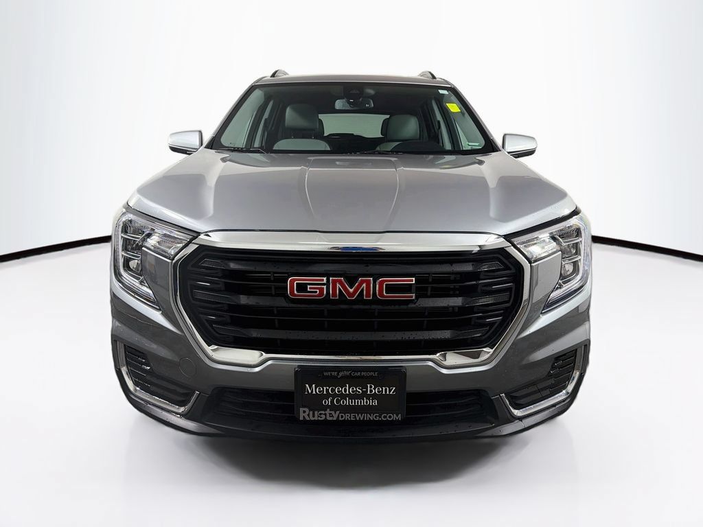 Used 2023 GMC Terrain SLE w/ Driver Convenience Package FWD image 2