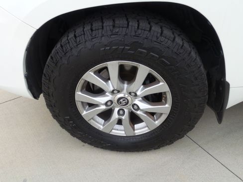 Used 2013 Toyota Land Cruiser image 10