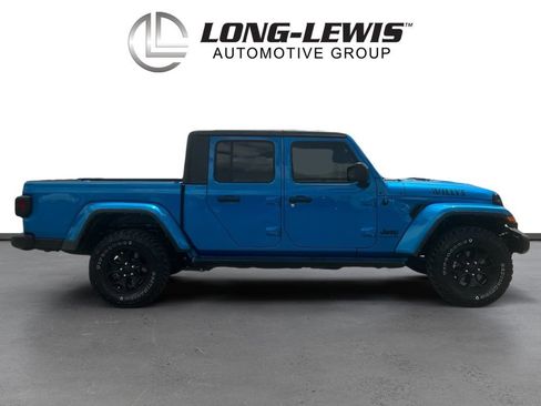 Used 2022 Jeep Gladiator Sport AWD/4WD image 8