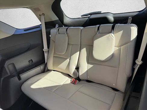 Used 2020 Ford Explorer Platinum w/ Premium Technology Package AWD/4WD image 19