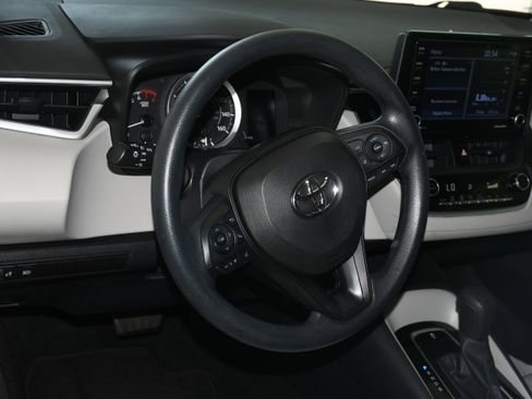 Used 2022 Toyota Corolla LE image 8