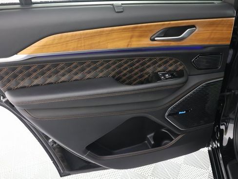 Used 2023 Jeep Grand Cherokee L Summit image 28