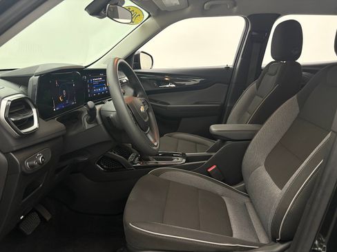 Used 2025 Chevrolet TrailBlazer LT FWD image 15