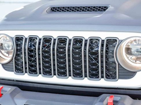 New 2026 Jeep Wrangler Unlimited Rubicon w/ Whitecap Package image 5